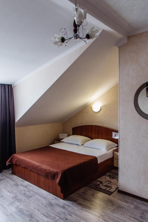 Hotel Гостинний Двір "Марія" Kropywnycki Zewnętrze zdjęcie
